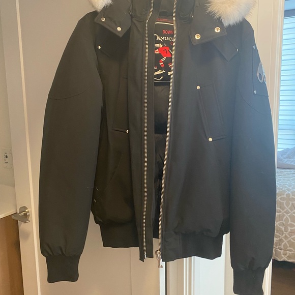Men’s Moose Knuckles Winter Bomber Jacket - Picture 2 of 5